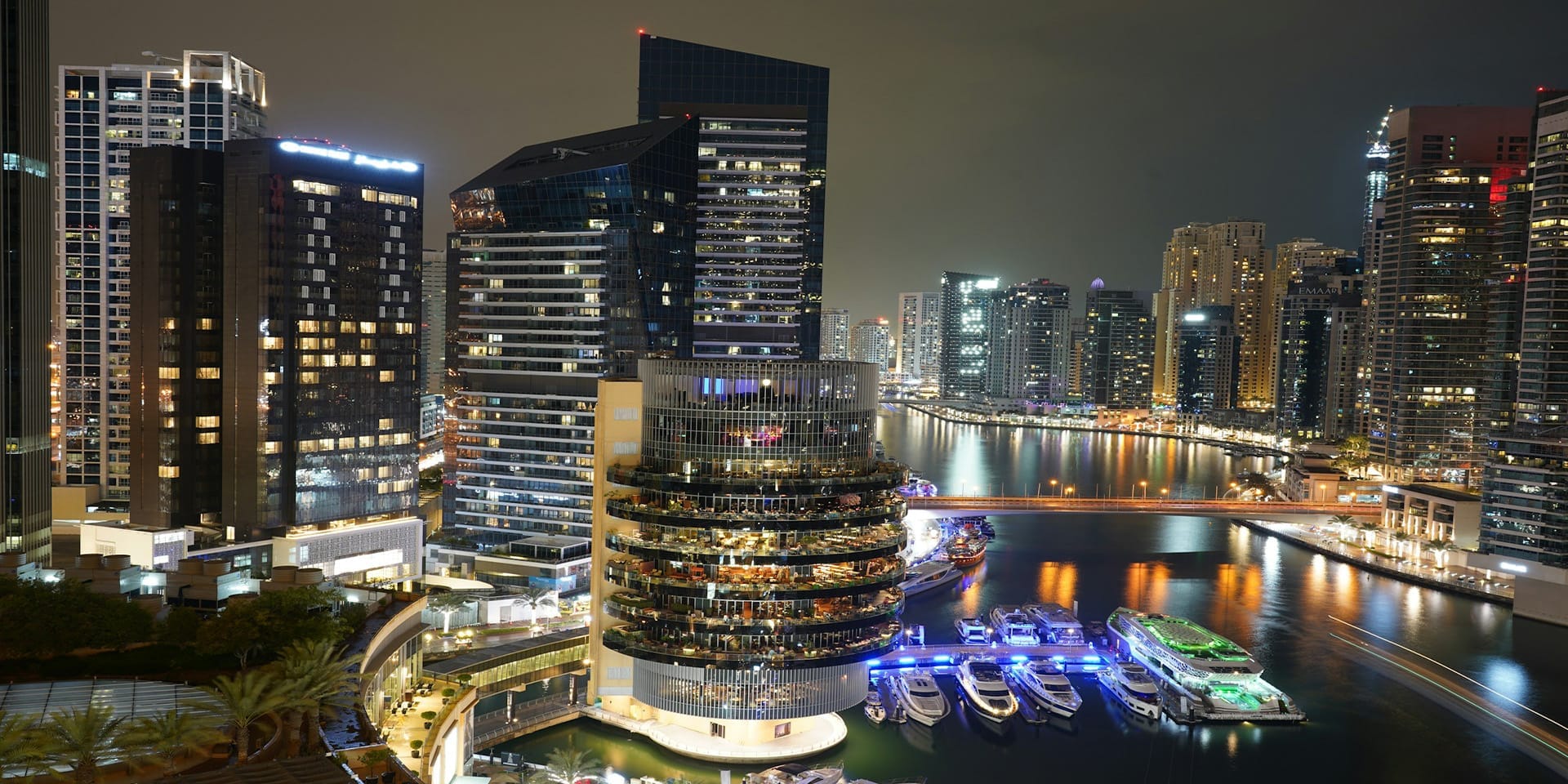 Best Neighborhoods to Buy Property in Dubai: A Smart Investor’s Guide 2 Dubai marina waterfront living