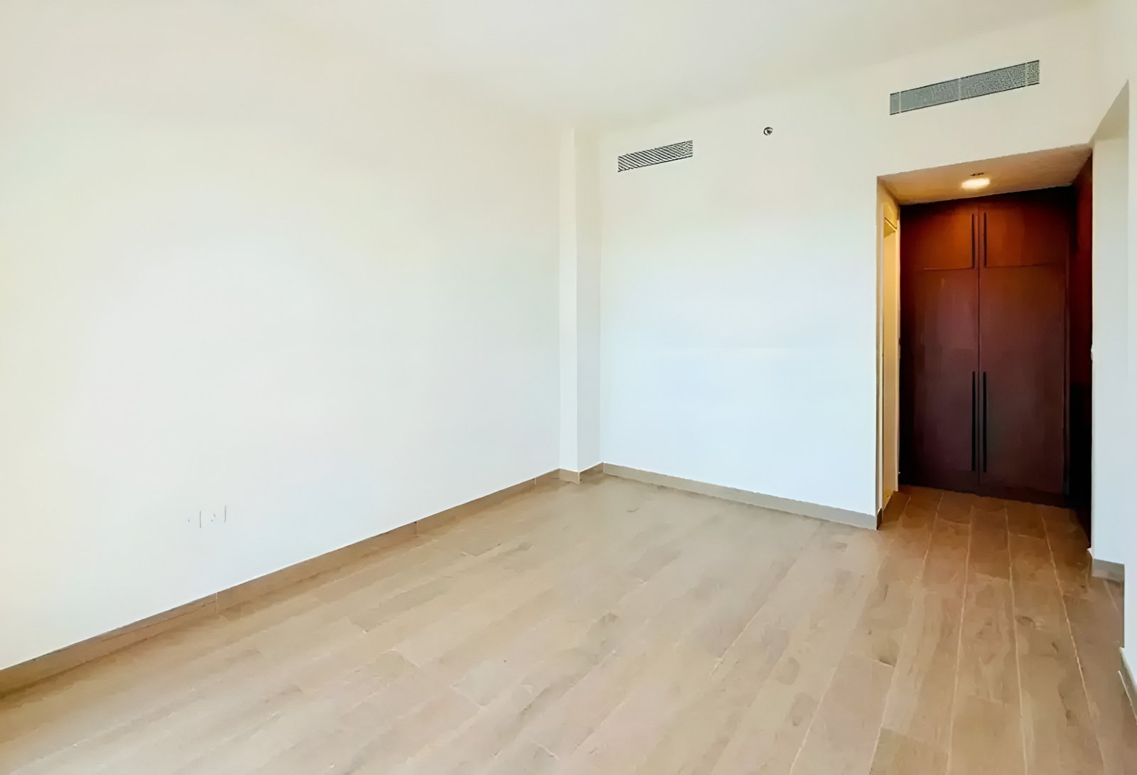 Apartment for rent in The Mayfair, Town Square