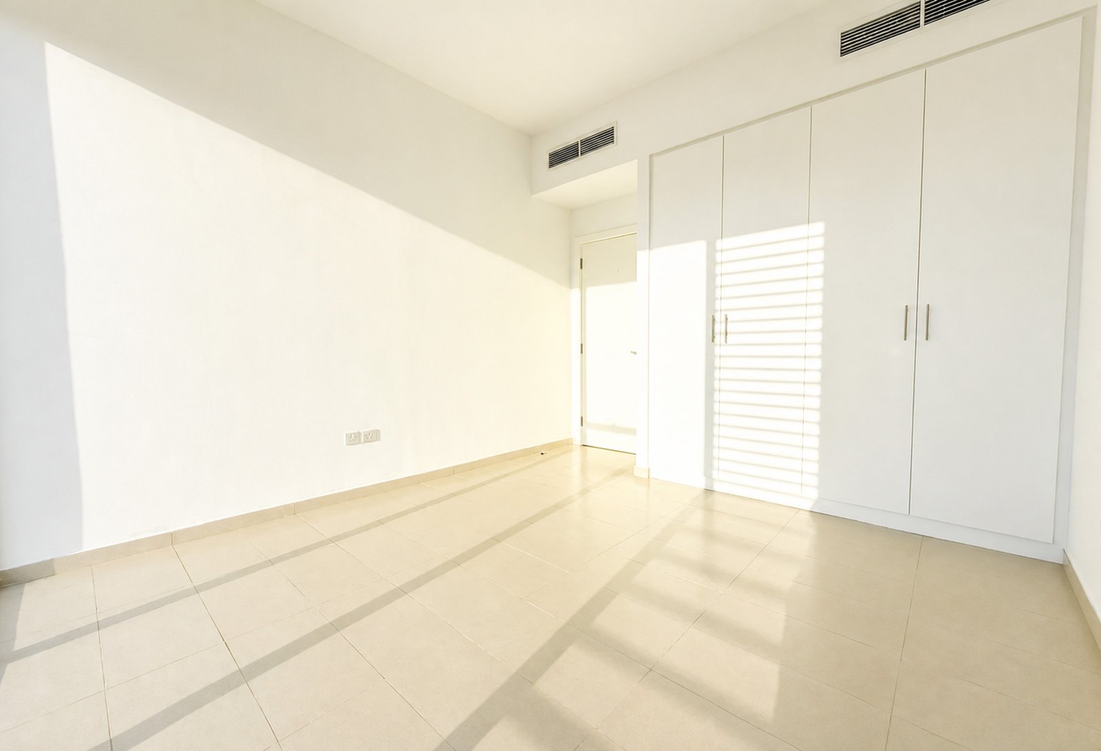 3 Large Corner Layout | Pool Access | Vacant 30 SEP