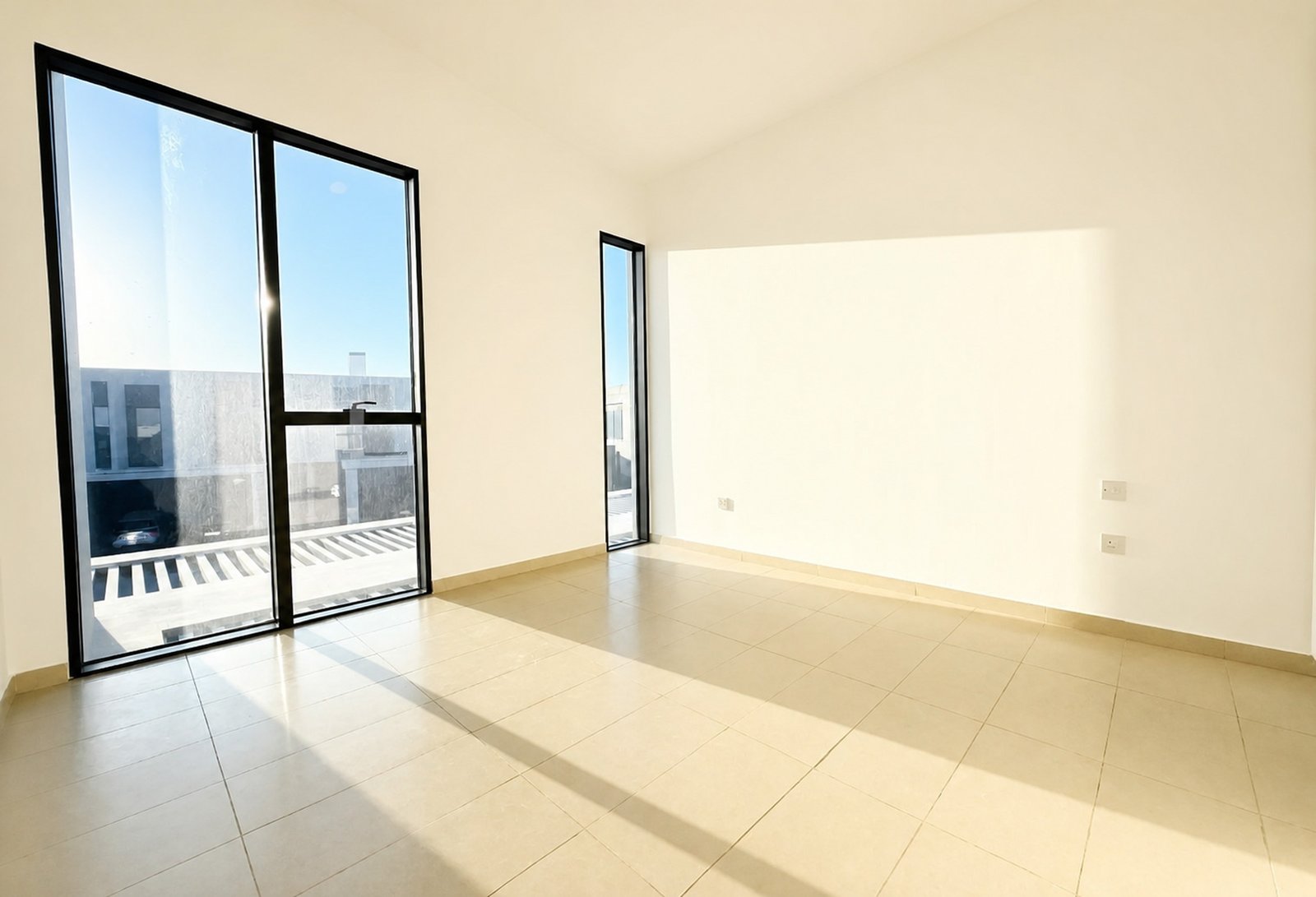 4 Large Corner Layout | Pool Access | Vacant 30 SEP