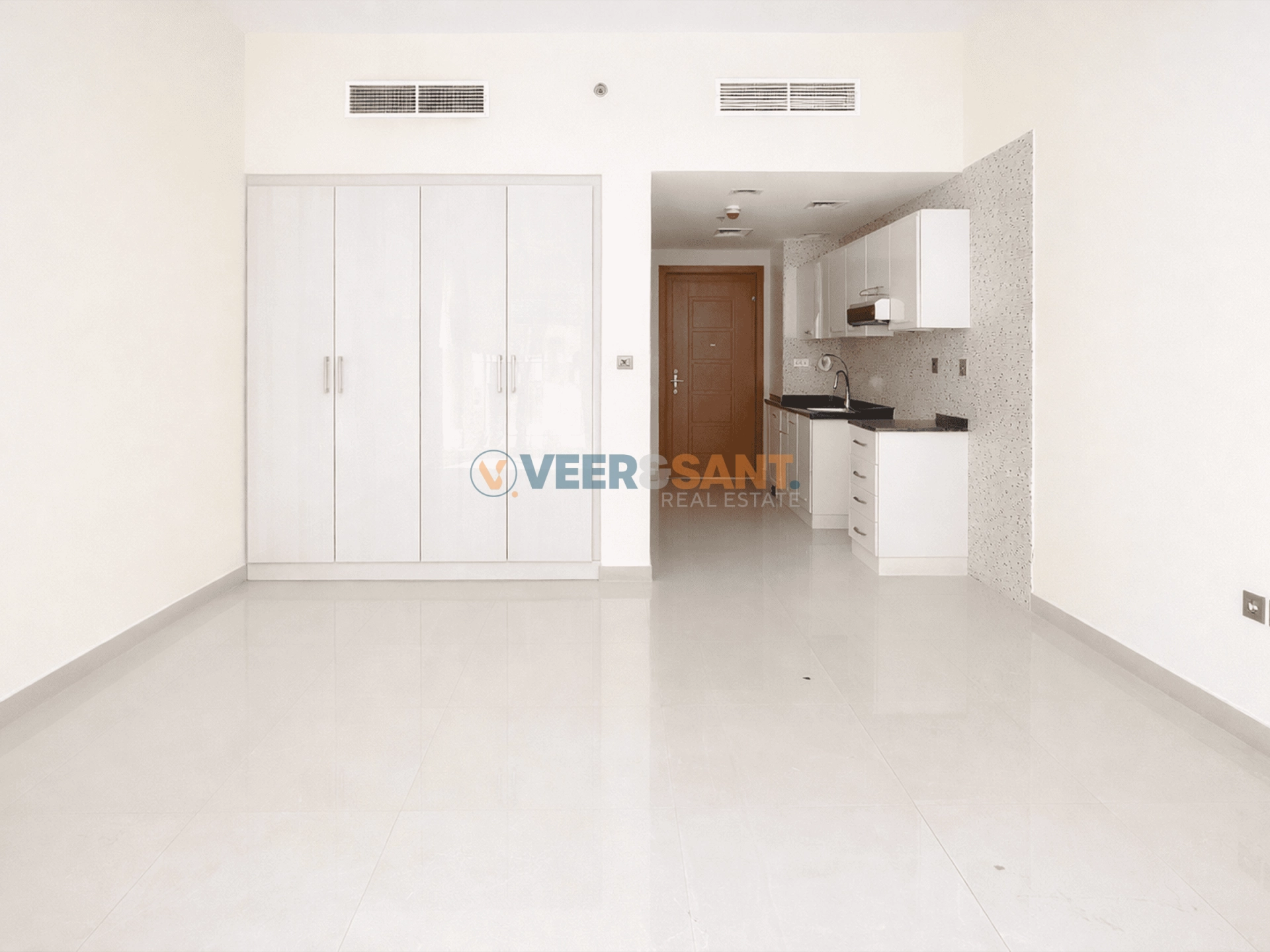 1-17 Well Maintain | Huge Balcony | Bright Unit