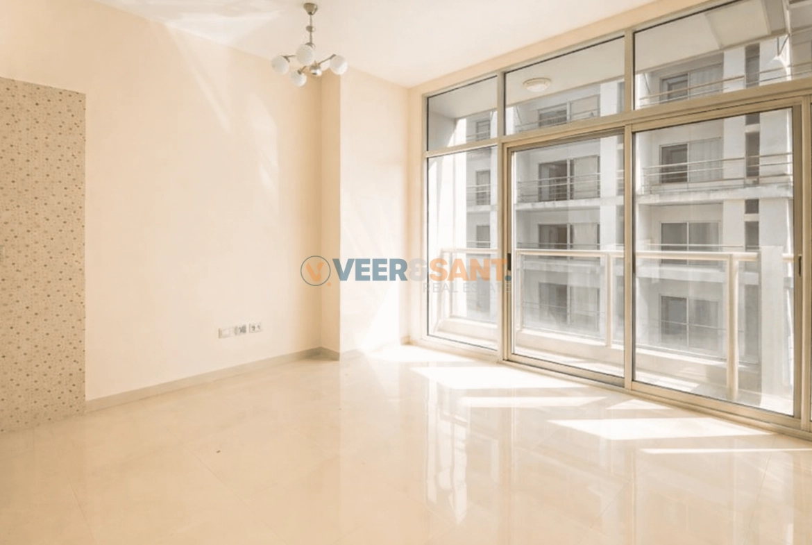 Well Maintain | Huge Balcony | Bright Unit