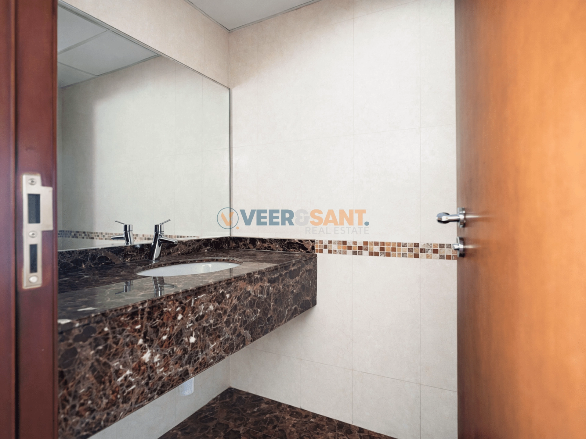 3-15 Well-Maintained Fitted Office | Near DIC Metro