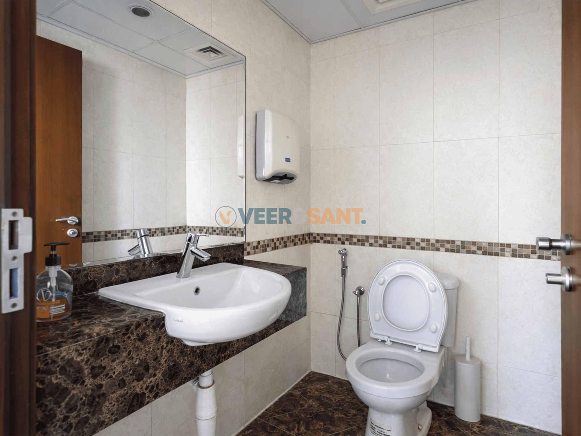 4-12 Ready-to-Use Office | Pantry and Private Washroom