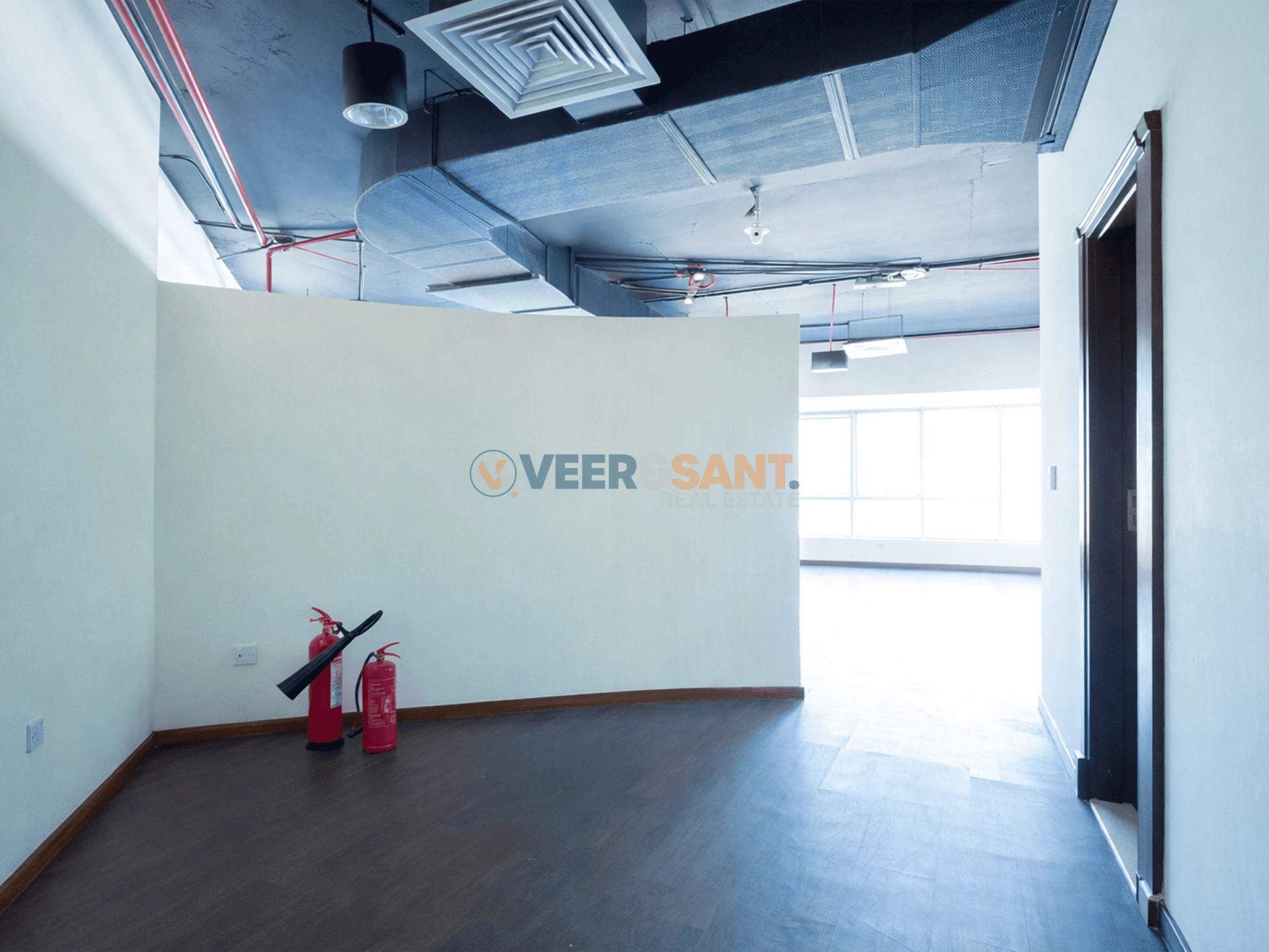 4-14 Well-Maintained Fitted Office | Near DIC Metro