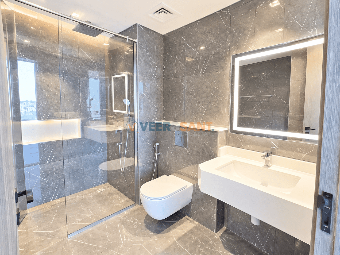 Corner Unit | Pool View | Ready to Move In