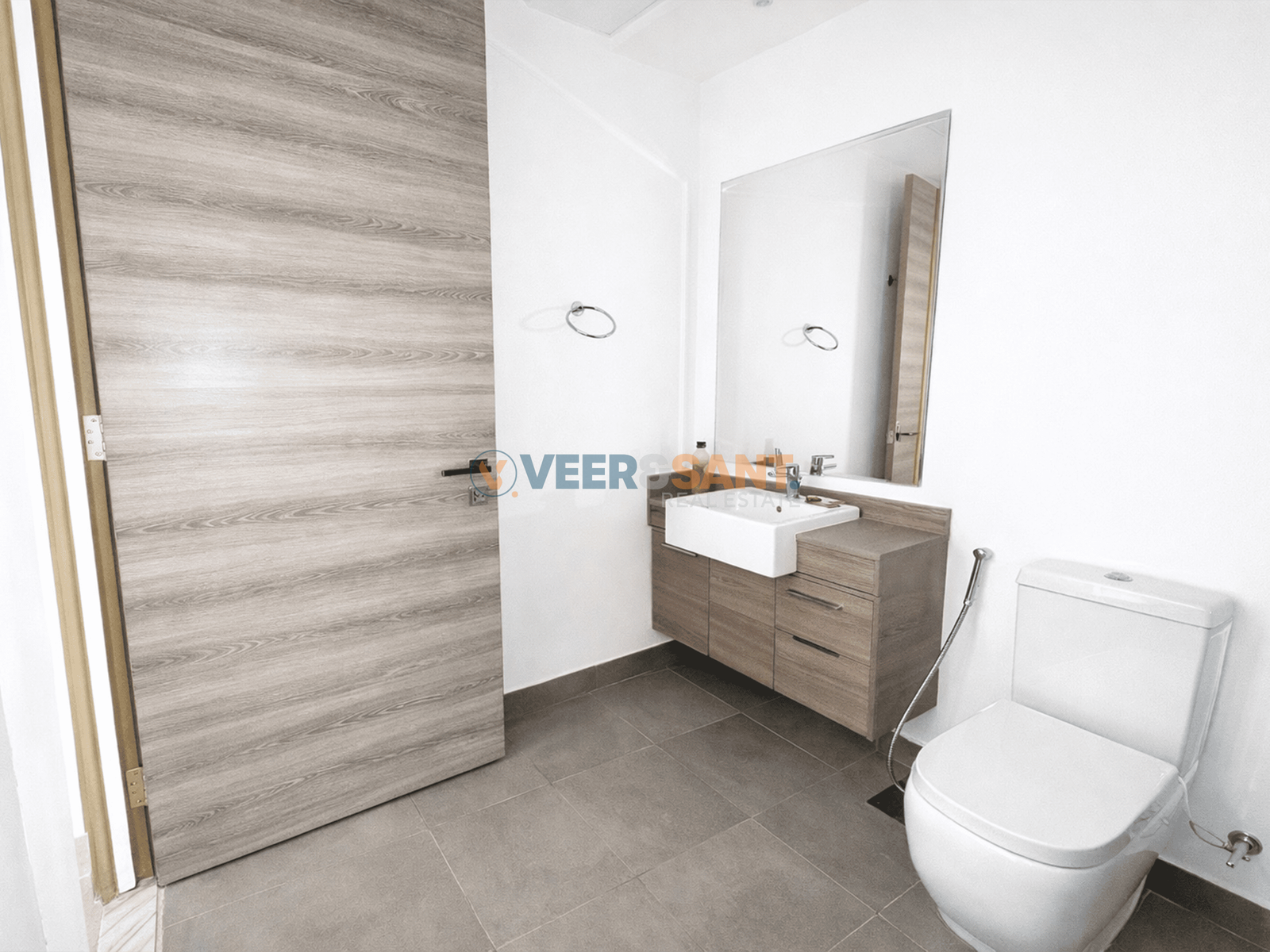 GFD High Floor | Well Maintained | Ready to Move in | Huge Balcony