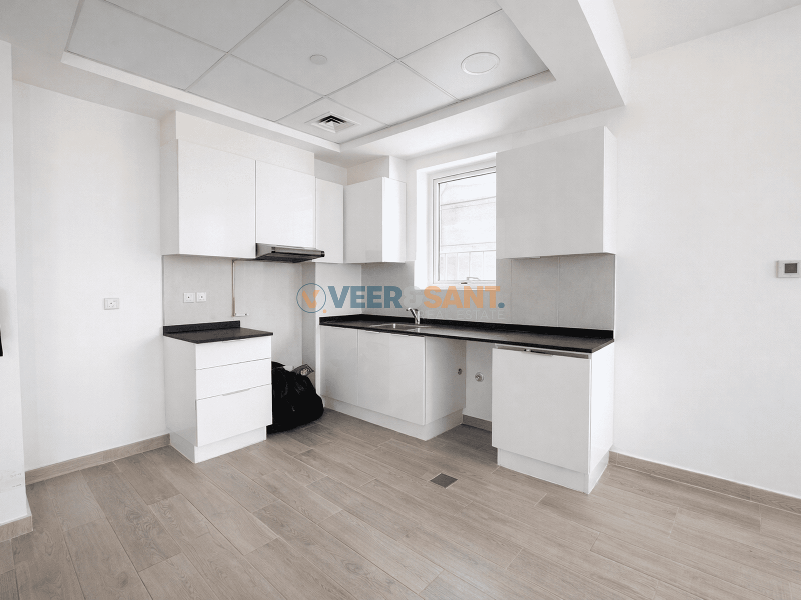 GRTYJ High Floor | Well Maintained | Ready to Move in | Huge Balcony