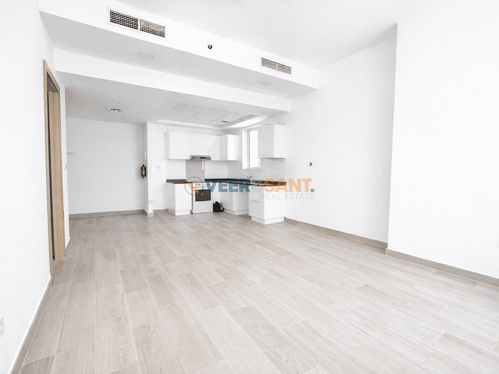 U High Floor | Well Maintained | Ready to Move in | Huge Balcony