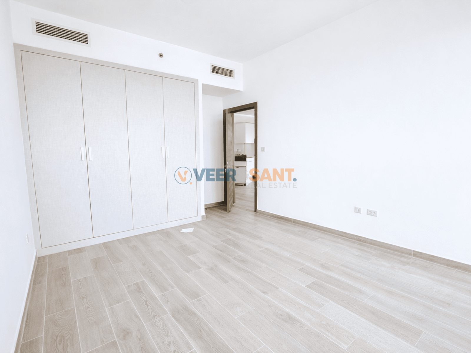 YUKN High Floor | Well Maintained | Ready to Move in | Huge Balcony