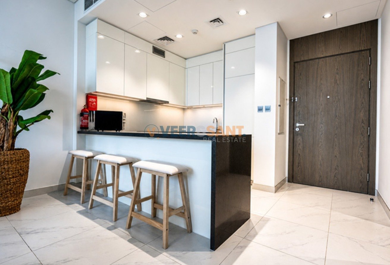Luxury Apt | Fully Furnished | Waterfront Living