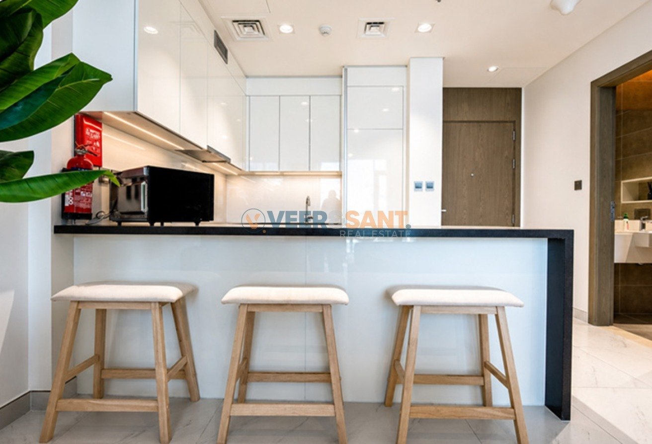 Luxury Apt | Fully Furnished | Waterfront Living