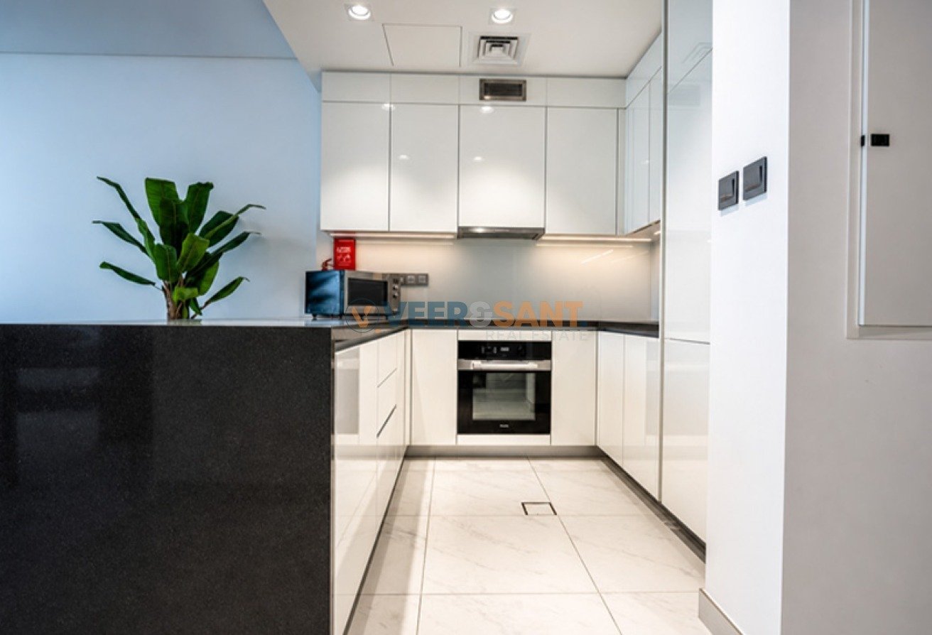 Luxury Apt | Fully Furnished | Waterfront Living