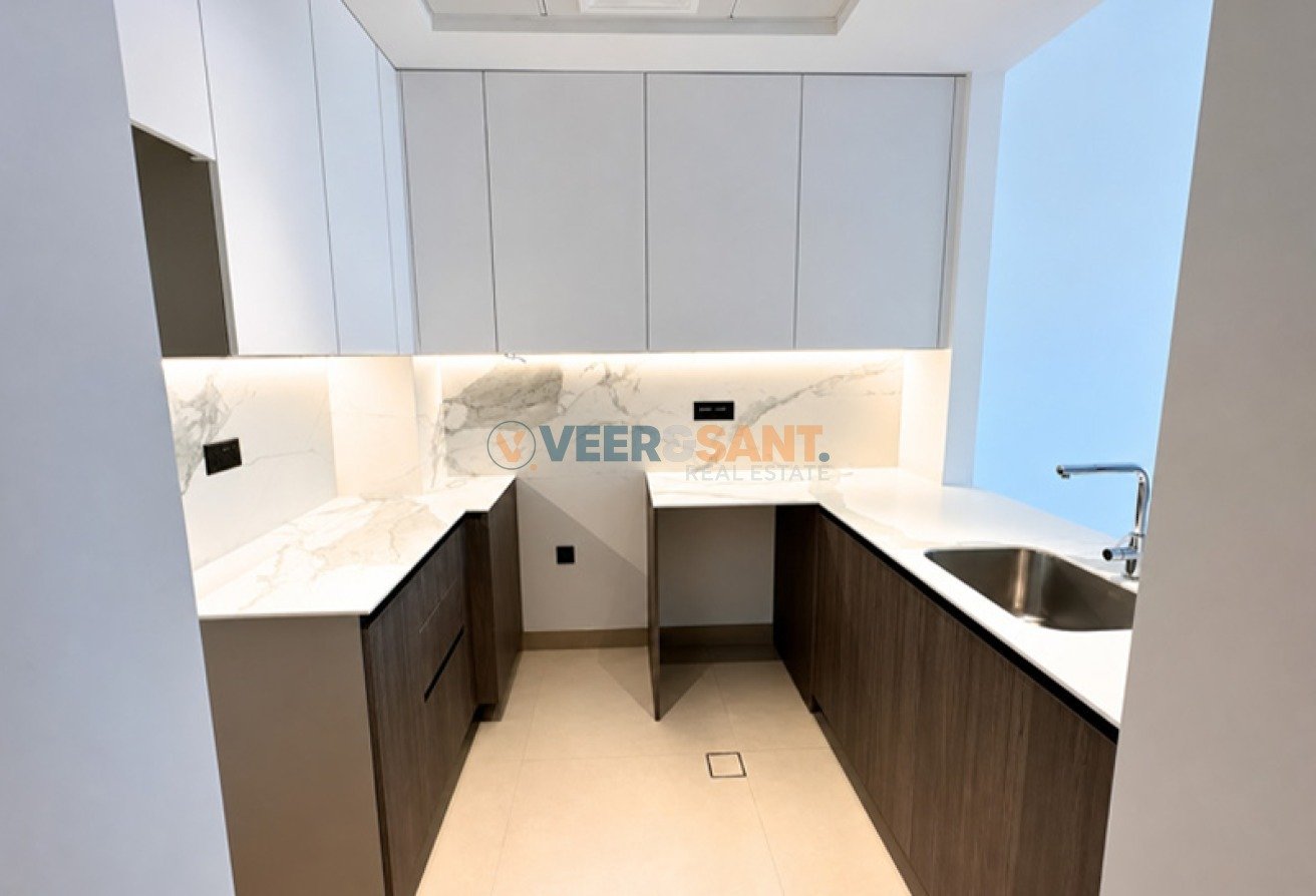 Furnished 1BR | Prime Location | Ready to Move