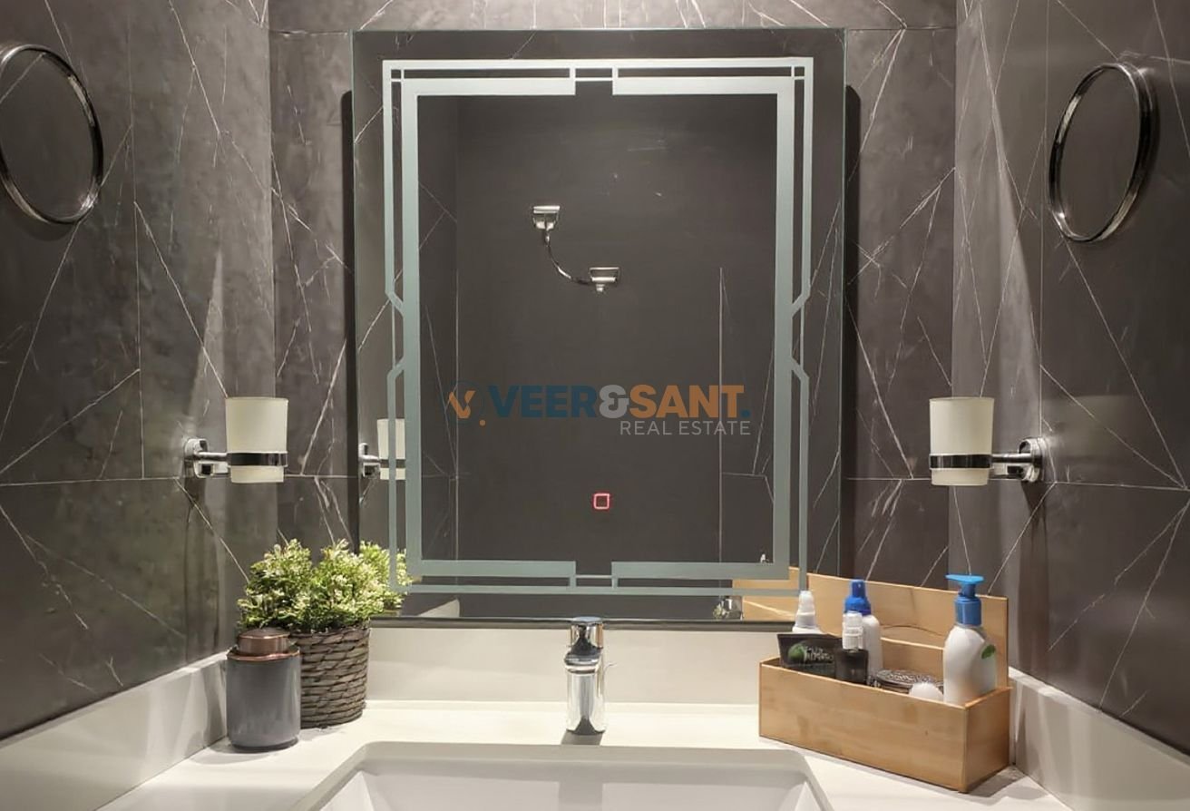 Spacious 1BR | Large Balcony | Vacant on Transfer