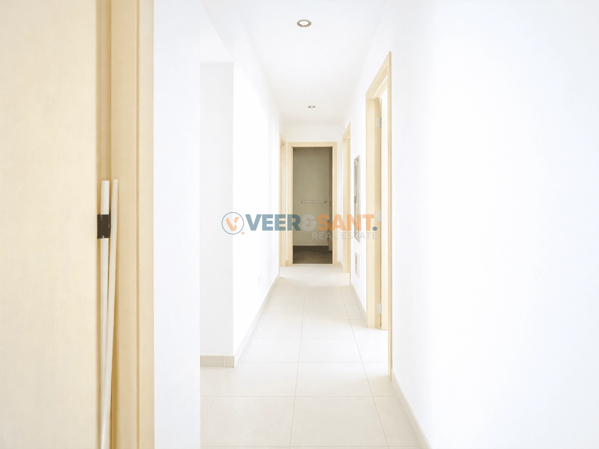 vncgdgf Huge Backyard | Spacious Villa | Ready to Move In