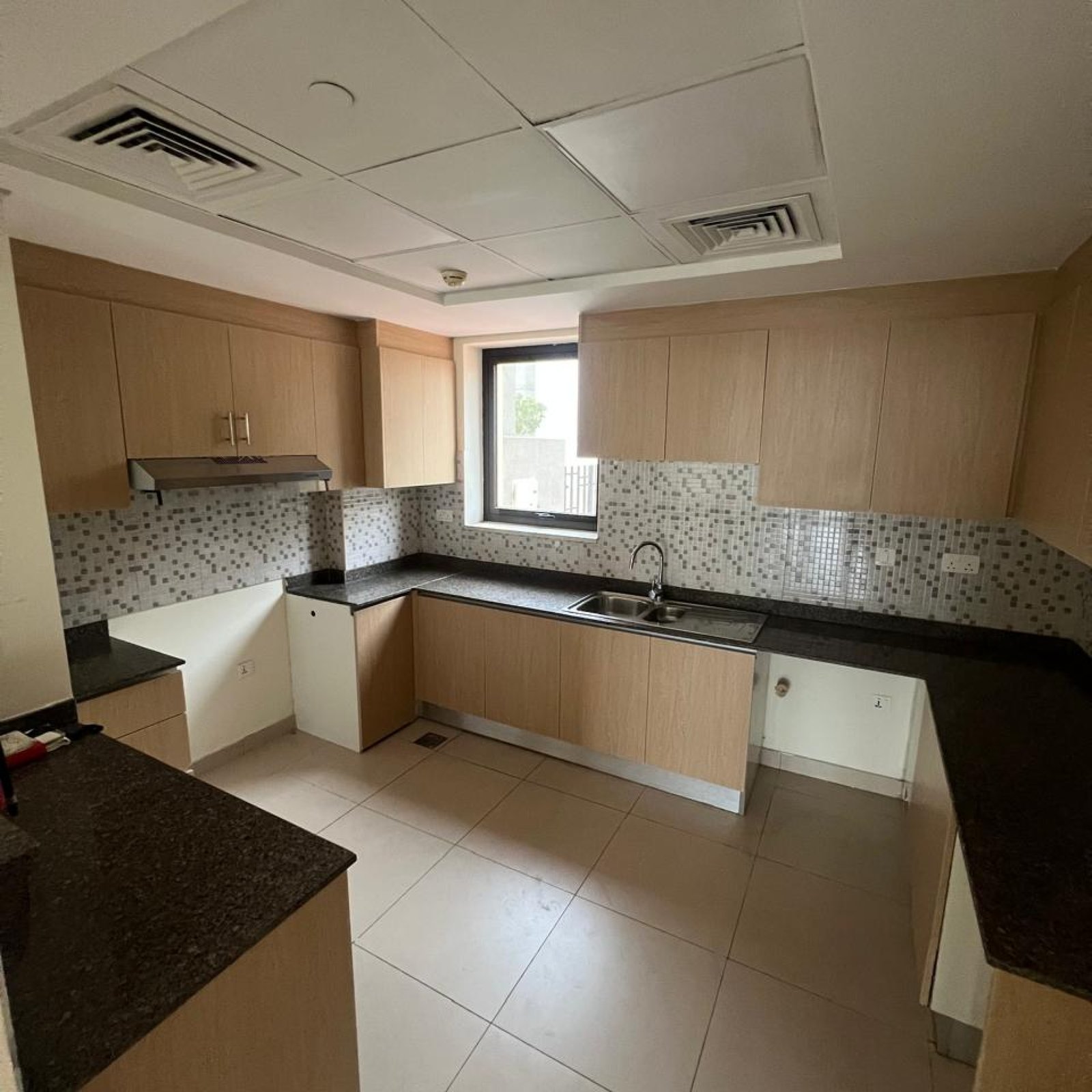 Veer & Sant Real Estate 542 PHOTO-2026-06-04-17-42-15_2