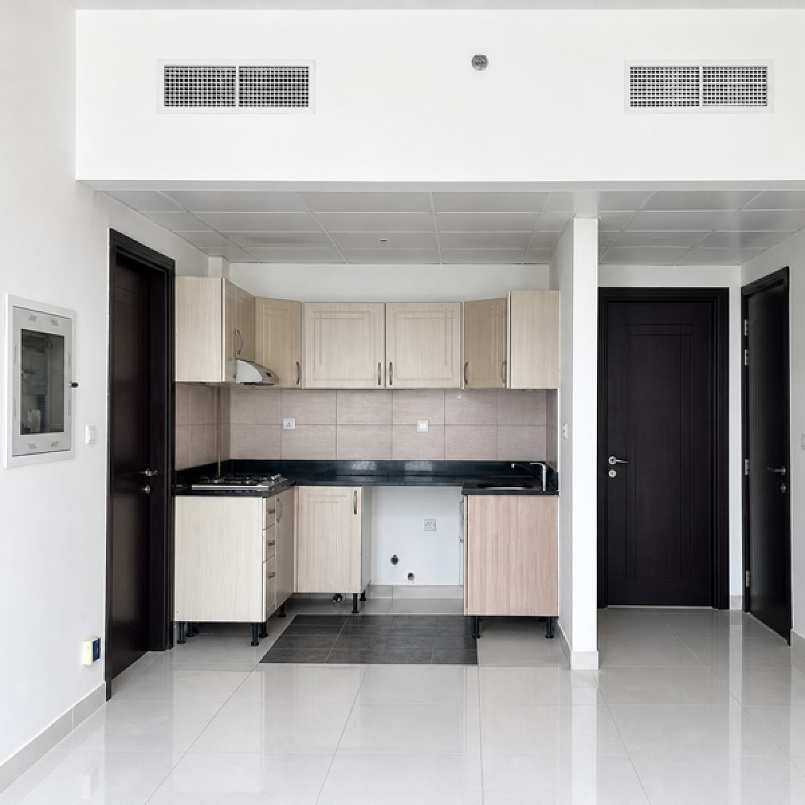 Veer & Sant Real Estate 321 Untitled-4